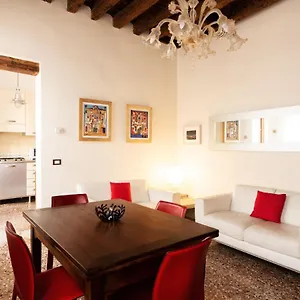 https://ca-venier.hotelinveneto.com